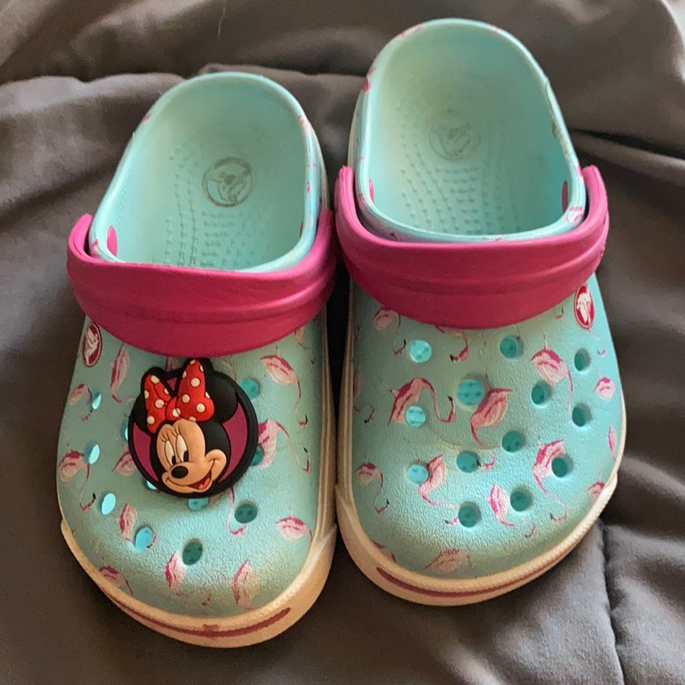 Toddler girls Flamingo crocs size 6/7